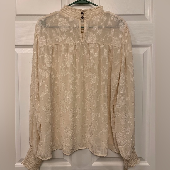 Knox Rose Size XL blouse. Cream color, burn out floral print. - Picture 2 of 3